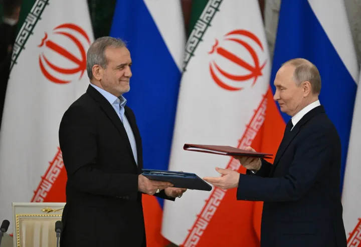 Vladimir Putin și Masoud Pezeshkian discută despre medierea între Iran și SUA.