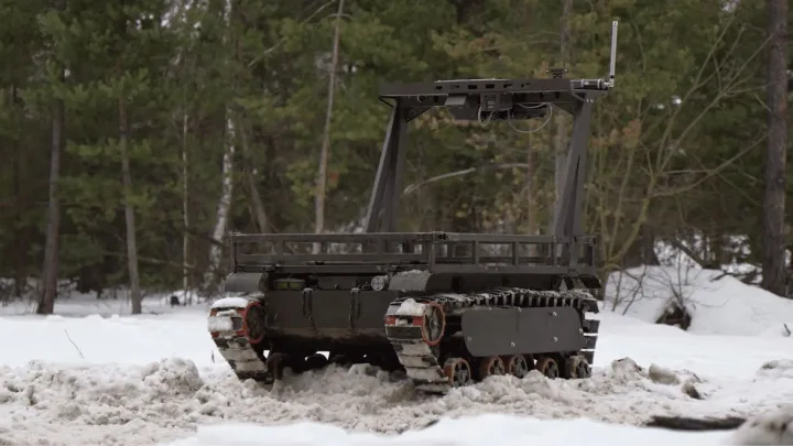 Roboți de război pentru logistică pe linia frontului în Ucraina.