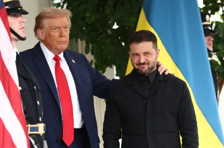 Donald Trump și Volodimir Zelenski discutând despre situația din Ucraina.