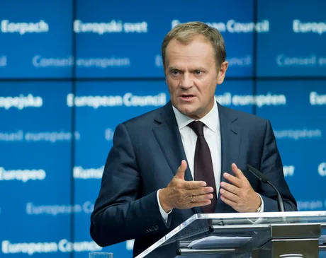 Donald Tusk discutând despre inovații tehnologice în Polonia.