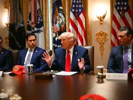 Donald Trump discută despre negocierile cu Iranul în cadrul unei întâlniri oficiale.