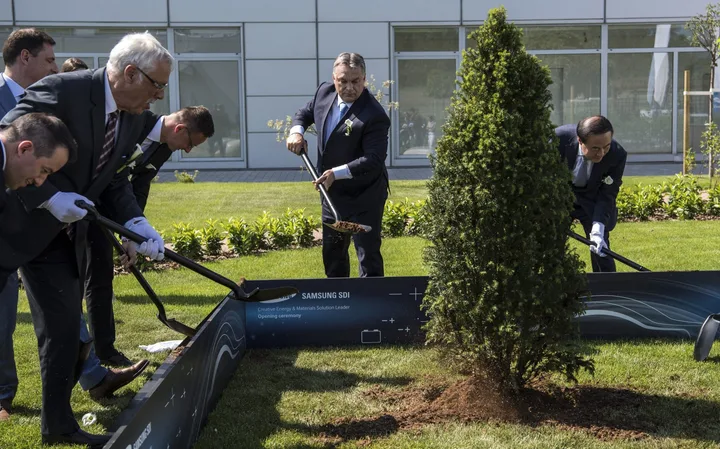Autoritățile ungare discută despre poluarea industrială la fabrica Samsung din Göd.
