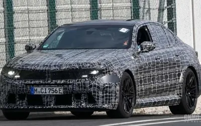 BMW M5 facelift și M3 electric testate pe Nürburgring, cu design nou.