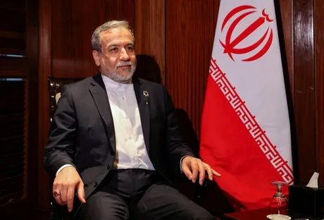 Ministrul iranian de Externe discutând despre negocierile de pace.