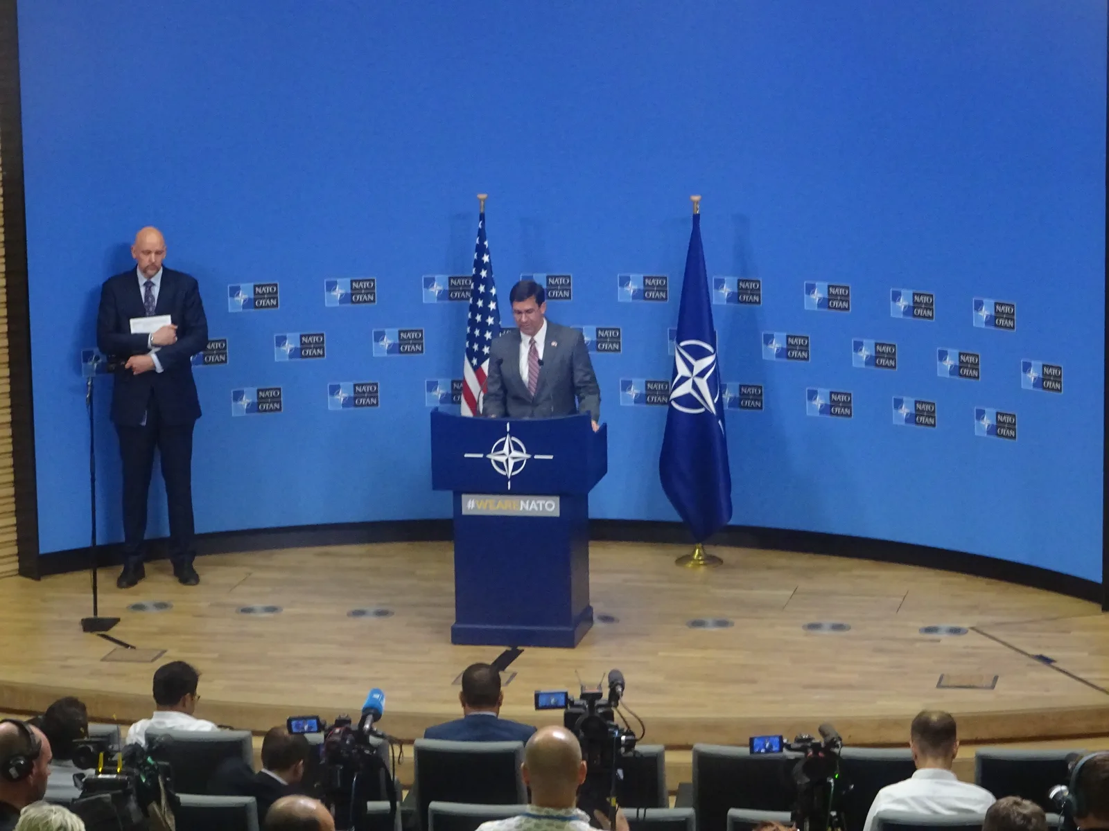 Conferință de presă NATO despre securitatea euro-atlantică și amenințările din Orientul Mijlociu.