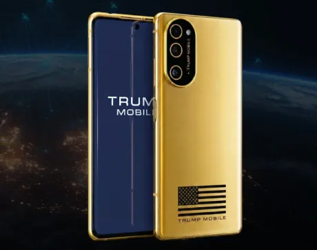 Telefonul Trump T1, un nou model de smartphone, în culori aurii.
