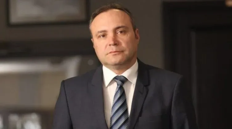 Dumitru Chisăliță, președintele Asociației Energia Inteligentă, în costum.