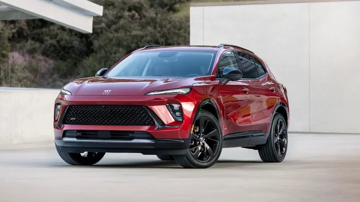 SUV-ul Buick Envision, pregătit pentru producția în SUA, cu un design modern.