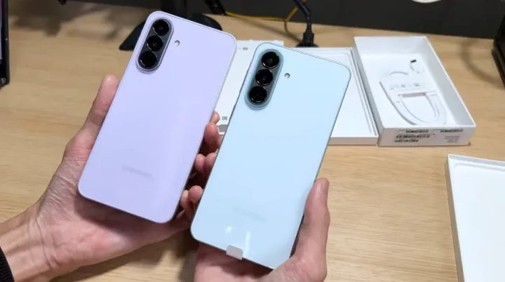 Noile smartphone-uri Galaxy A57 și A37, cu design elegant și funcții avansate.