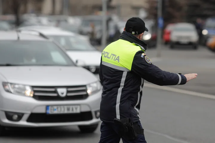 Șoferi care trebuie să respecte normele de siguranță rutieră.