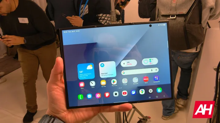 Samsung Galaxy Z TriFold epuizat, fără reaprovizionări planificate.