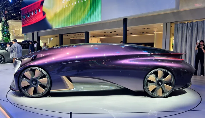 Un vehicul electric futurist expus la Salonul Auto Beijing 2026, cu un design inovator și tehnologie avansată.
