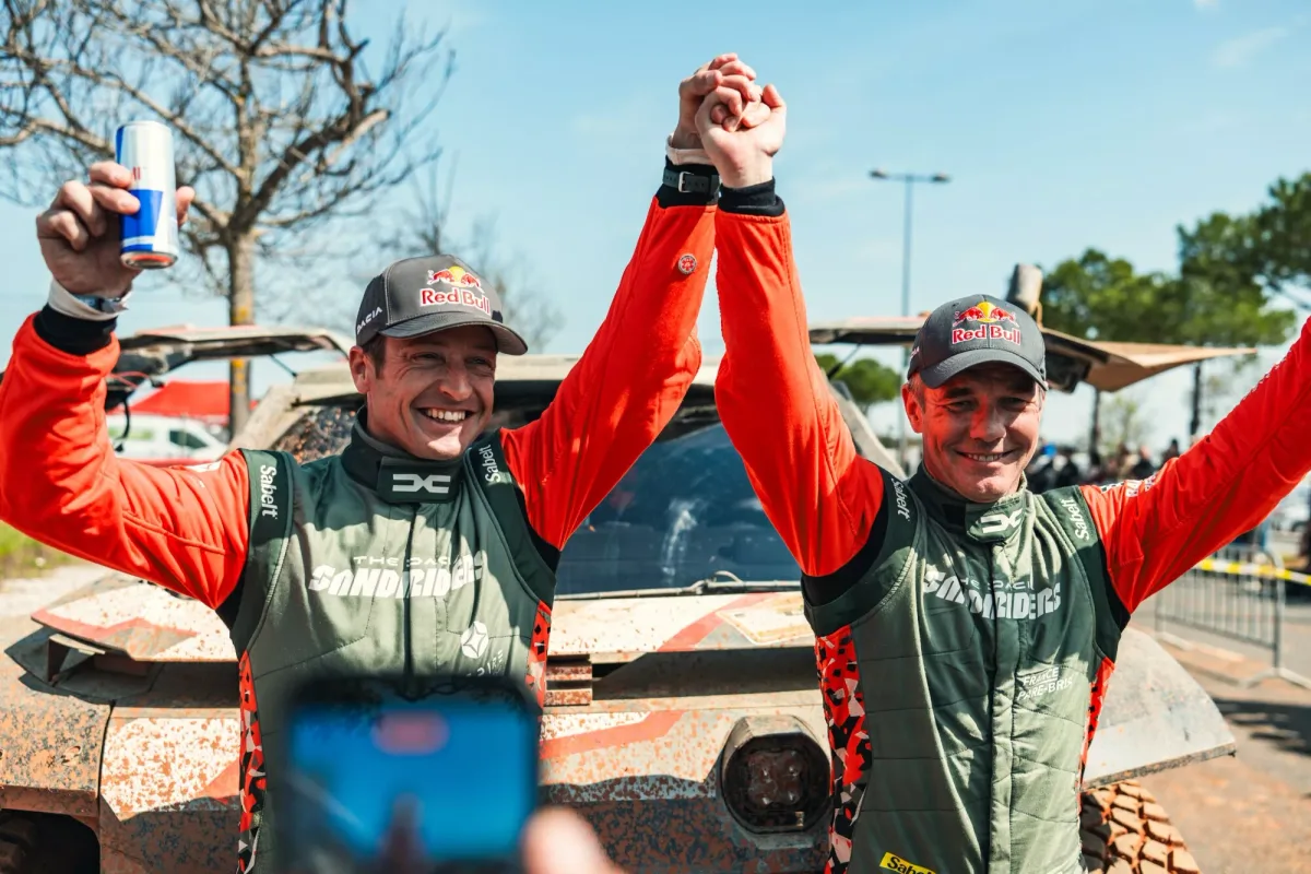 Sebastien Loeb și Edouard Boulanger sărbătoresc victoria în Portugalia.