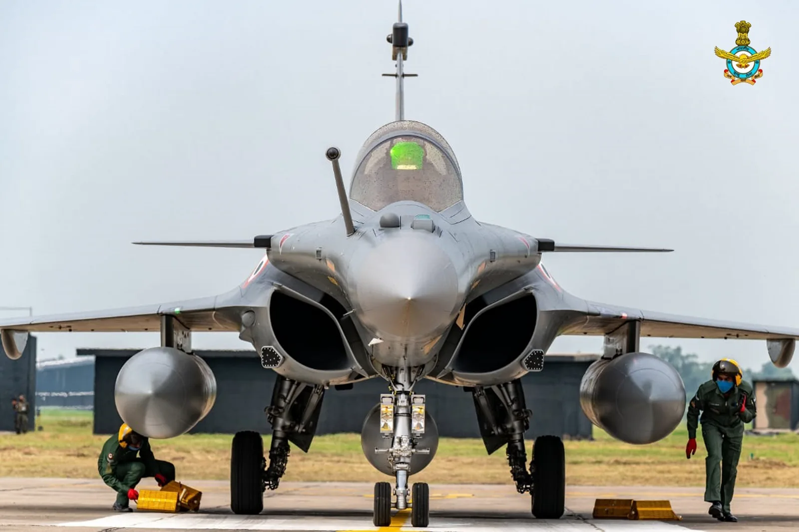 Avion de luptă Rafale pregătit pentru zbor în India.