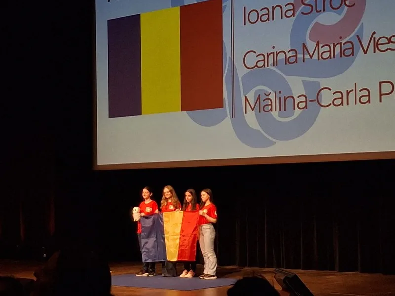 Cele patru eleve românce premiate la Olimpiada Europeană de Matematică pentru Fete.