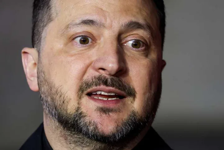 Zelenski discută despre strategia Ucrainei în fața atacurilor rusești.