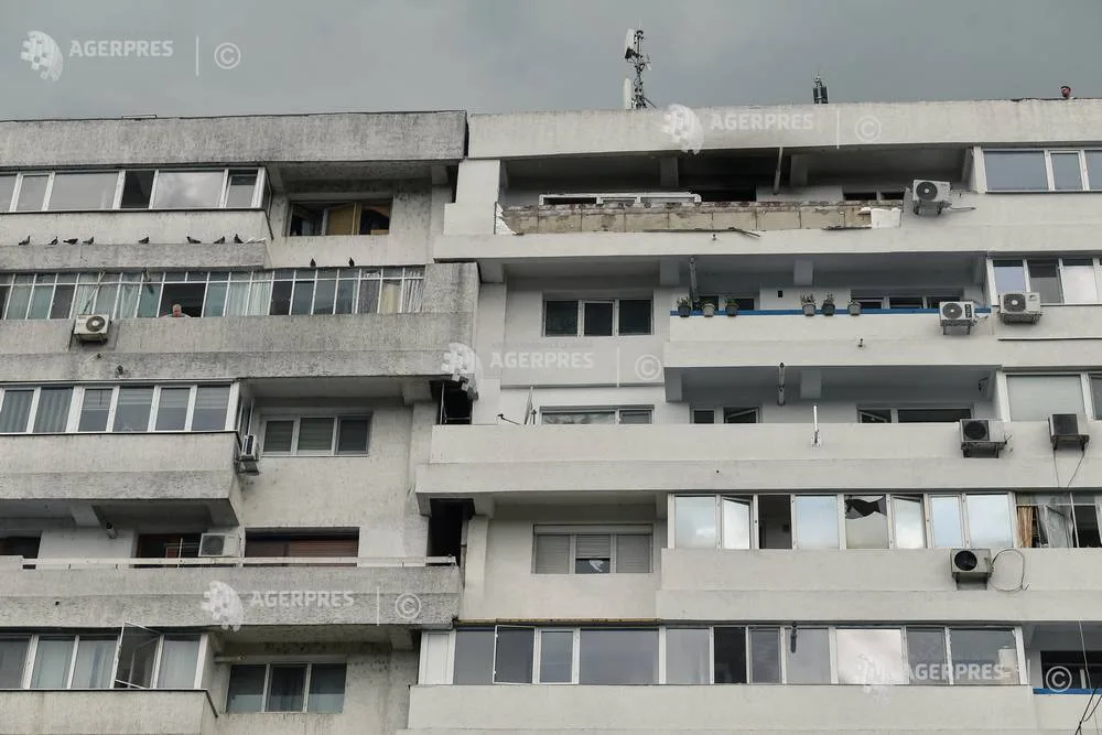 Blocul din Galați afectat de dronă, locatarii revin acasă.