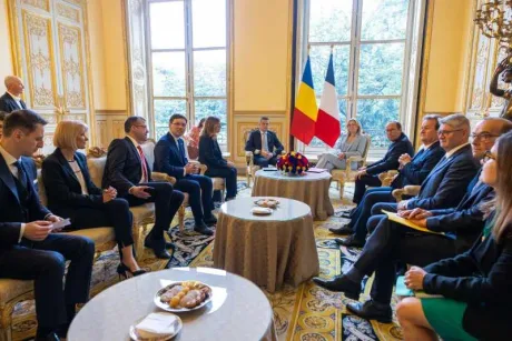 Întâlnire oficială între reprezentanții României și Franței.