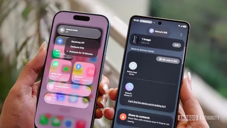 Două telefoane iPhone cu interfețe diferite, prezentând funcții avansate de conectivitate.