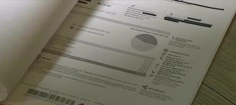 Factură de energie electrică cu detalii despre consum și costuri.