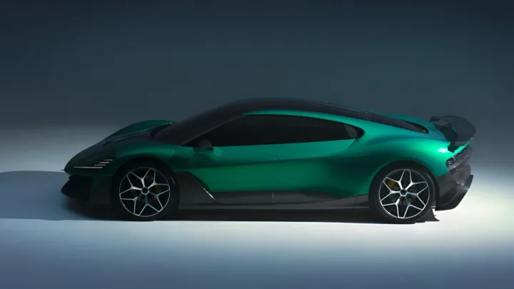 Supercar electric inovator cu propulsie cu rachete, promite accelerație uluitoare.