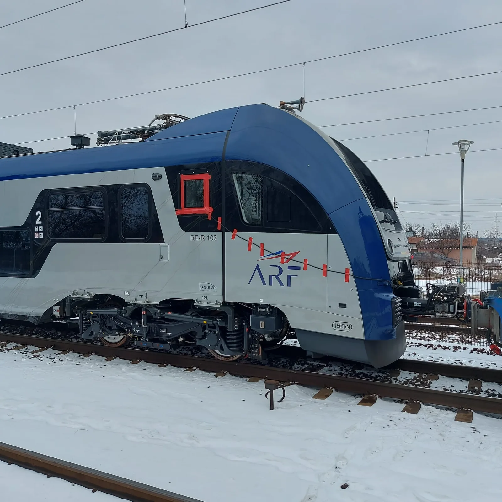 Tren interregional PESA pe calea ferată, pregătit pentru teste în România.