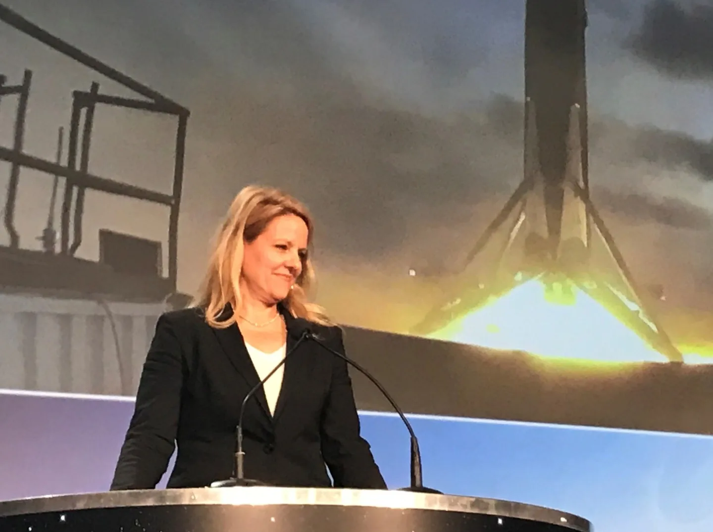 Gwynne Shotwell, președinta SpaceX, la un eveniment important al companiei.