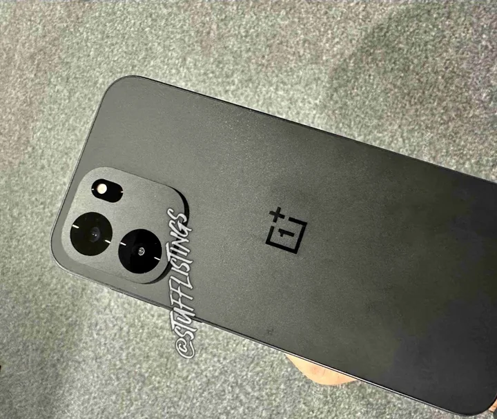 Telefonul OnePlus Nord CE6 cu design elegant și cameră duală pe spate.