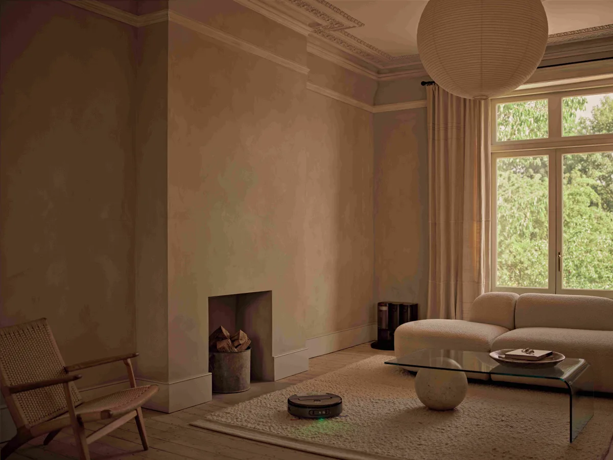 Iluminare verde care evidențiază murdăria invizibilă.