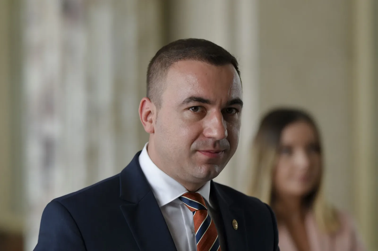 Ministrul Bogdan Ivan discută despre măsuri pentru stabilizarea pieței țițeiului.