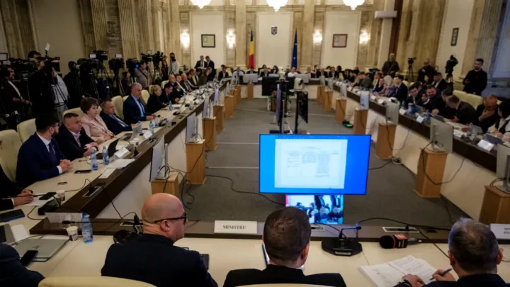 Discuții în comisia de specialitate despre ajutoarele pentru pensionari.