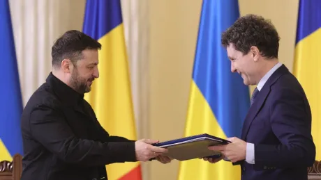 Nicușor Dan și Volodimir Zelenski semnează un document important.