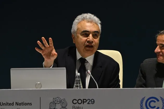 Fatih Birol discutând despre tranziția energetică și riscurile geopolitice.