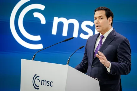 Marco Rubio vorbește la o conferință despre securitate internațională.