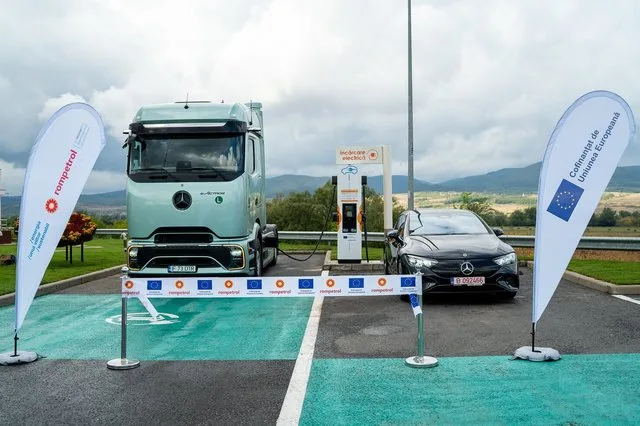 Stații de încărcare electrică pentru vehicule grele și ușoare în România.