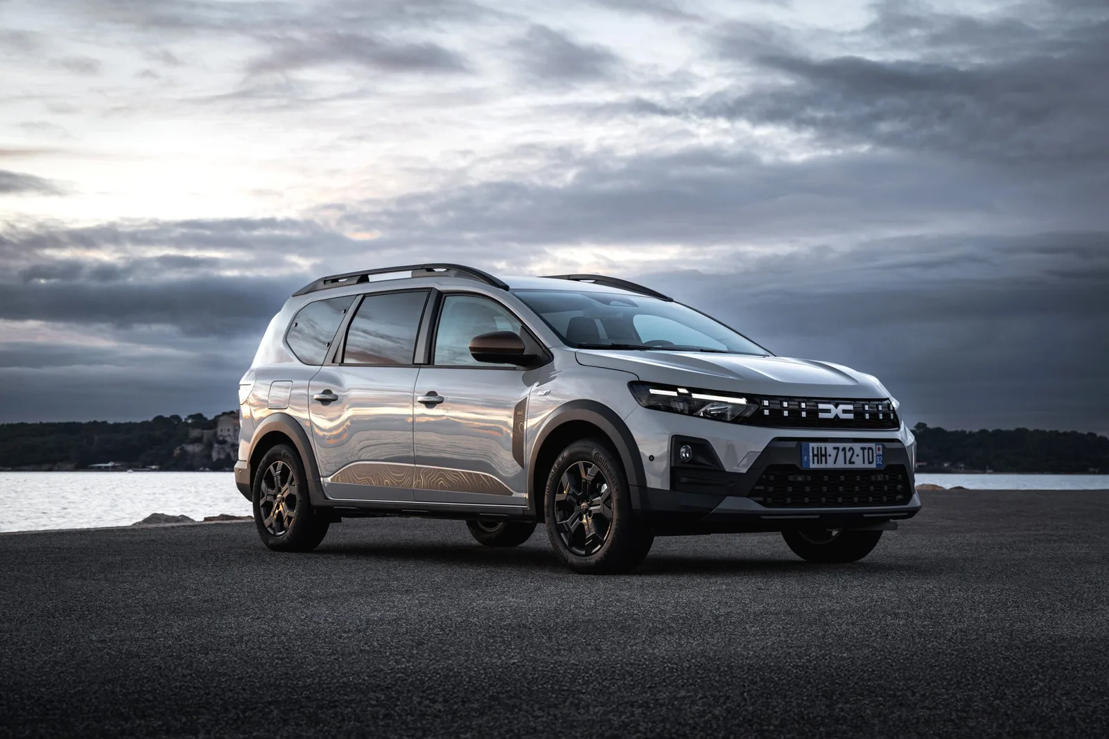 Noul Dacia Jogger facelift, cu design modern și motorizare hibridă.