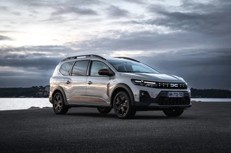 Noul Dacia Jogger facelift, cu design modern și motorizare hibridă.