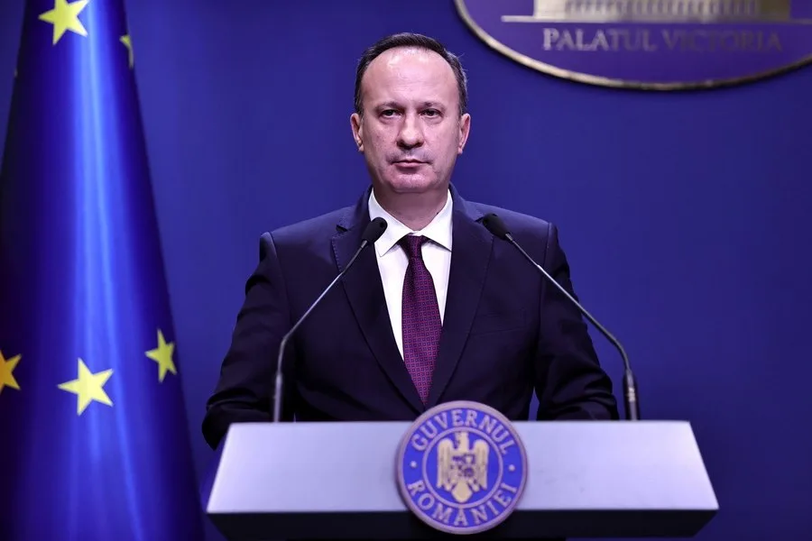 Adrian Câciu discutând despre scăderea consumului în România.