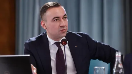 Ministrul Energiei discutând despre amânarea ofertelor de gaze pentru populație.