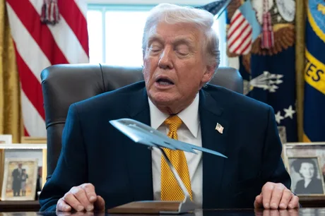 Donald Trump discutând despre situația tensionată cu Iranul.