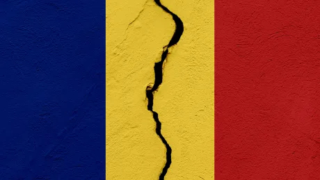 Steag al României cu o fisură, simbolizând activitatea seismică.