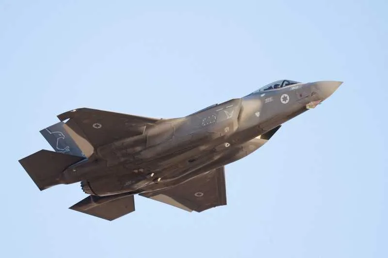 Avion F-35 în zbor, simbol al puterii aeriene israeliene.