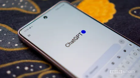 Un telefon inteligent cu tehnologie AI pe un fundal colorat.