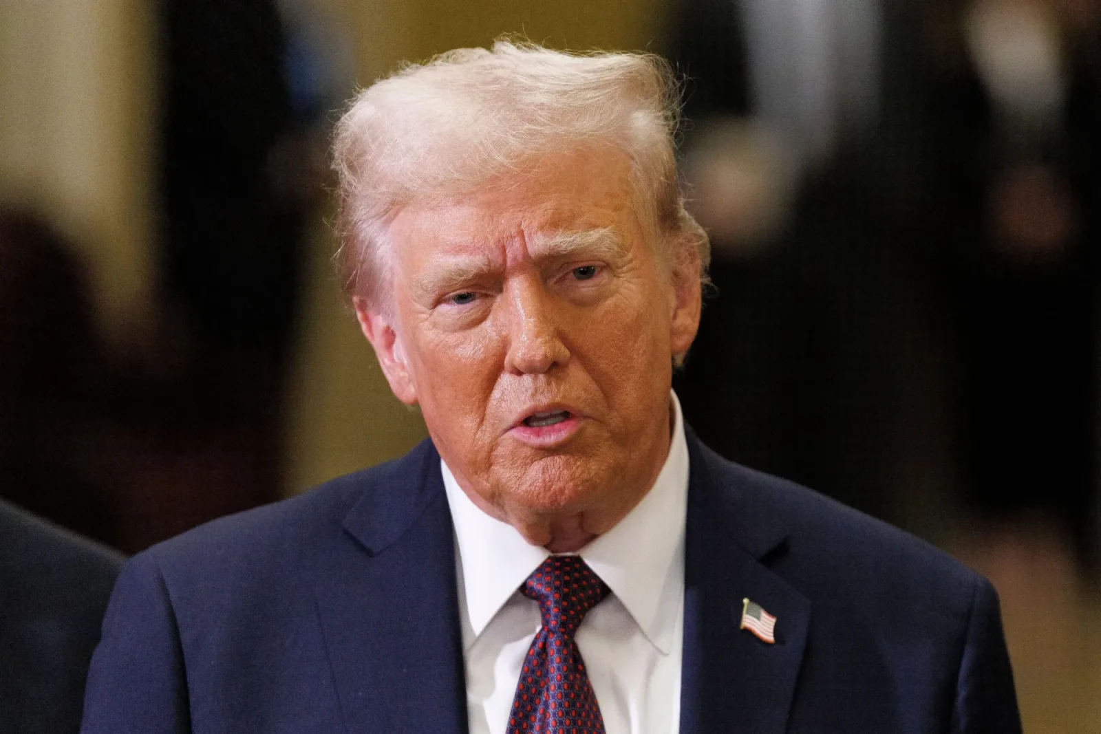 Donald Trump critică dur pozițiile Papei Leon privind politica externă și imigrația.