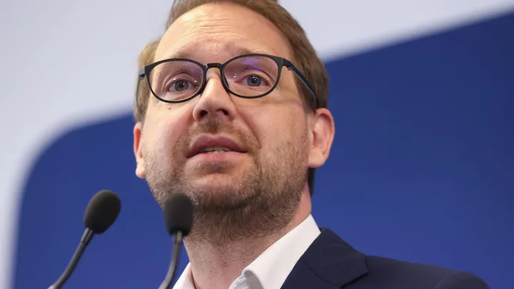 Dominic Fritz discută despre finanțările europene și proiectele SAFE și PNRR.