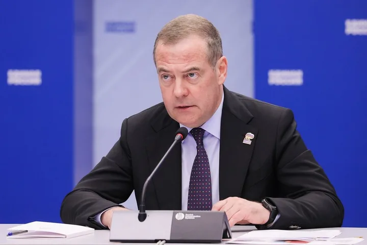Dmitri Medvedev discută despre împrumutul UE pentru Ucraina.