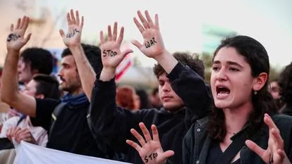 Manifestanți la Tel Aviv cer încetarea războiului și dialog între părți.