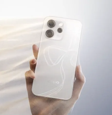 Un telefon Oppo cu un design elegant, ținut într-o mână, pe un fundal luminos.