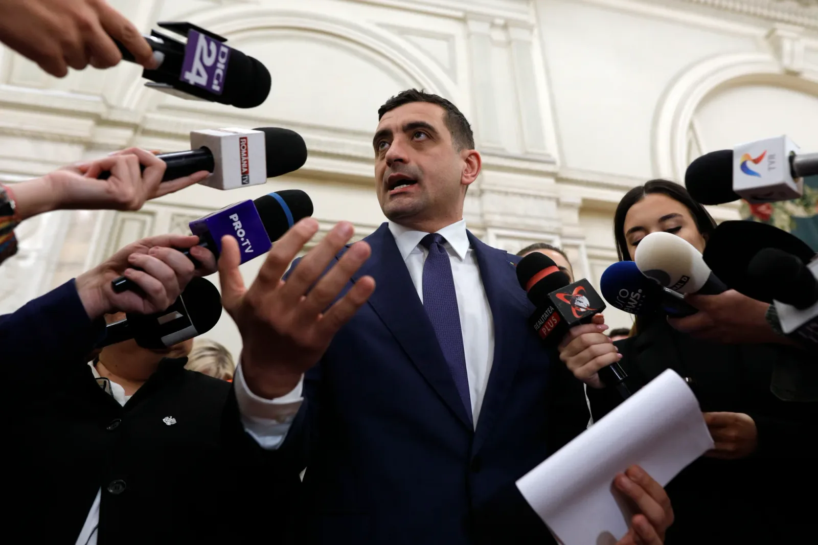 George Simion discutând despre alegeri anticipate și moțiunea de cenzură.