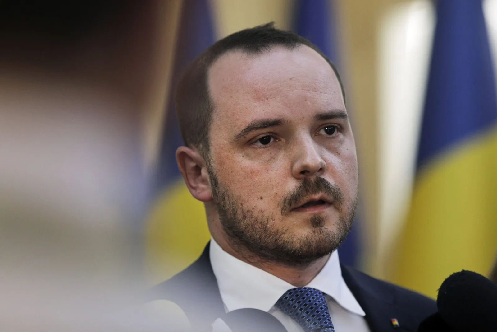 Ministrul discută despre măsuri pentru medicii din sistemul public.